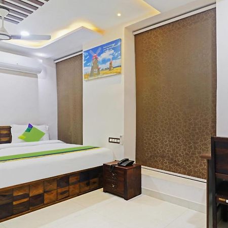 Treebo J A Royal Suites Manikonda Hyderabad Exterior foto