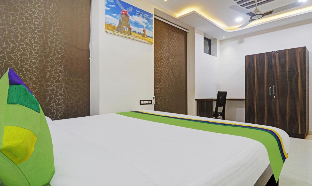 Treebo J A Royal Suites Manikonda Hyderabad Exterior foto