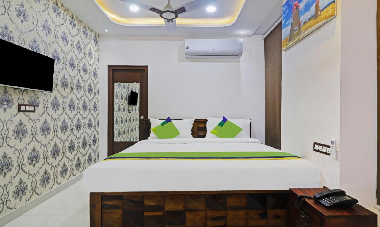 Treebo J A Royal Suites Manikonda Hyderabad Exterior foto